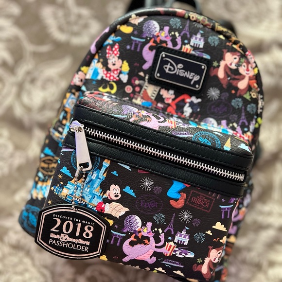 🔥Rare🔥Loungefly Disney Backpack(Limited Edition) - Picture 2 of 5